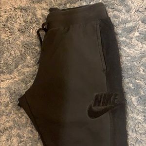 Men’s black Nike joggers
